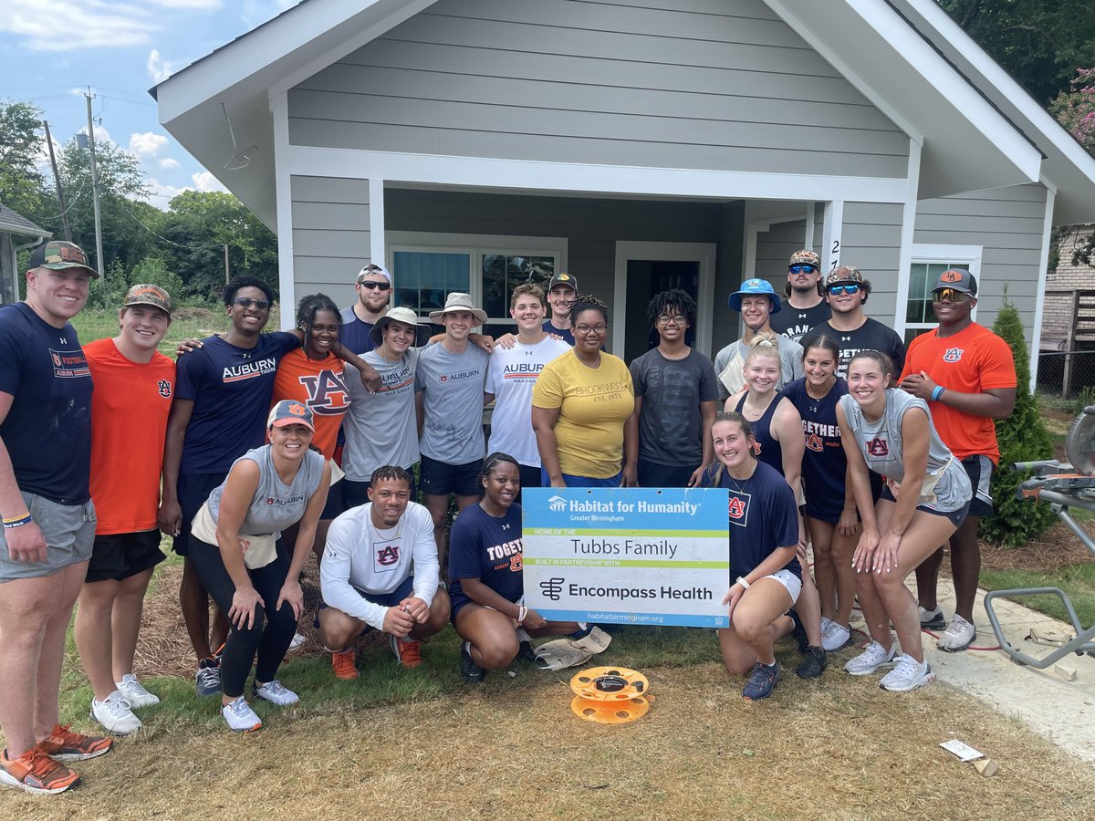 AuburnSoccer's tweet photo. “I believe in the human touch, which cultivates sympathy with my fellow men and mutual helpfulness and brings happiness for all.” 😊🤝

Special shoutout to @BrookeBerdan and @AuburnSAAC for all of their hard work this week with Habitat for Humanity &amp; @RMHC!

#WarEagle https://t.co/DH39IY02aO