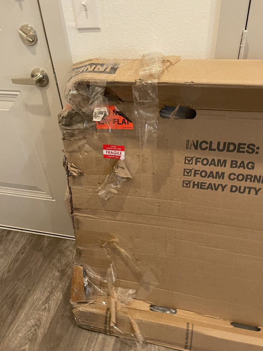 AndreaDeLahoz's tweet photo. Right packing and @FedEx still did this. I was told that Declaring the value of the tv won’t change anything. I received it completely destroyed and @FedEx just pay $100 https://t.co/lciDrLCrJs