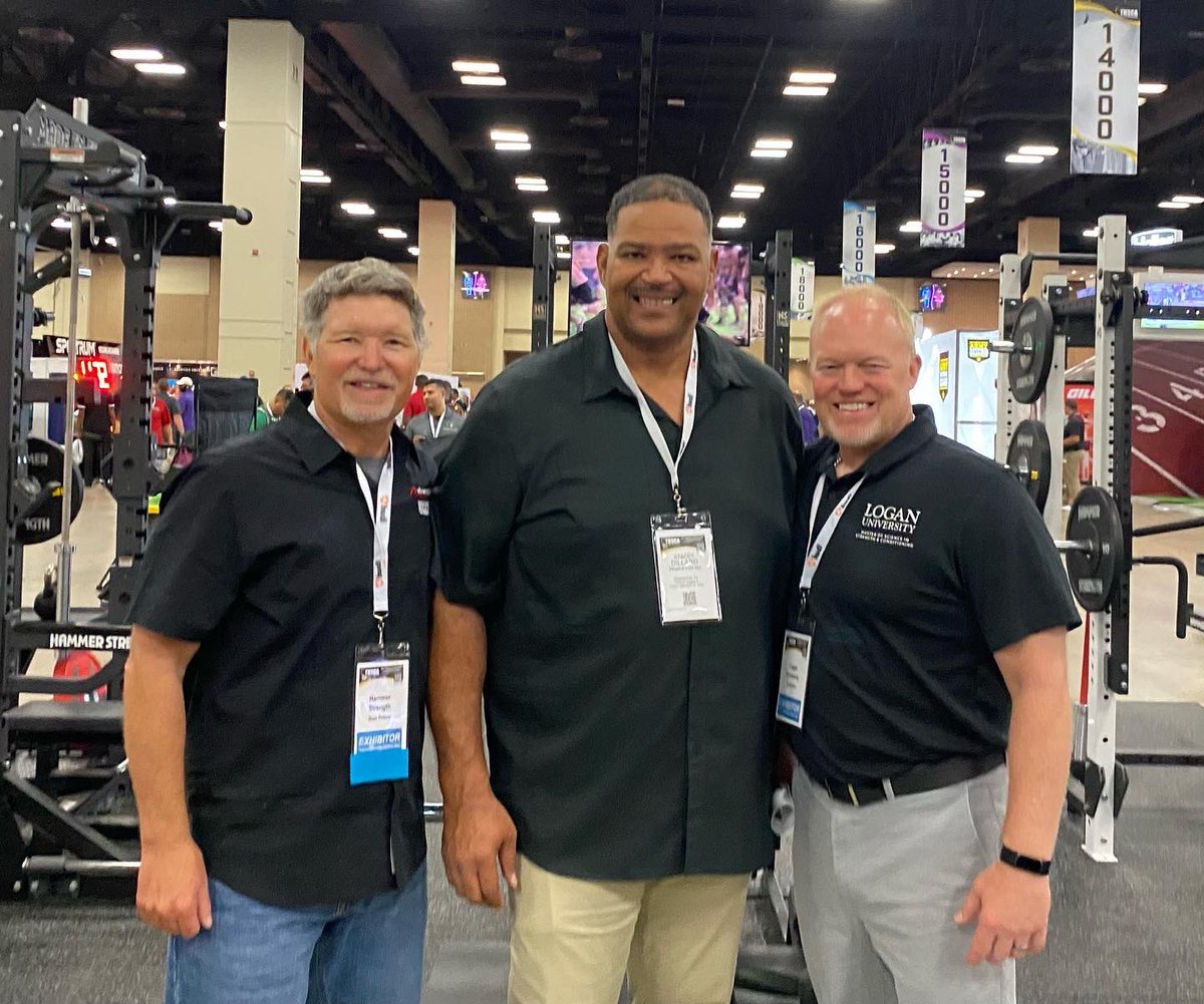 birdman8500's tweet photo. Enjoyed catching up with former Sooner great @StaceyDillard71 with @Blair_Prince at THSCA. Love seeing former players doing great things. #leadership #Mindset https://t.co/y6AJeKouBD