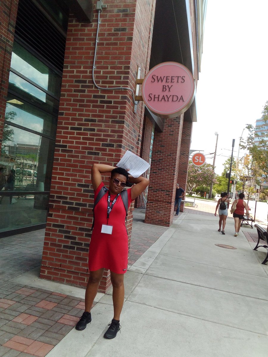 MrsFosterA's tweet photo. sweets by shayda was our favorite stop! We had to have a macaron each... Group 1 did it l!!! @ParticipateLrng  #PLOrientation2022 #unitingourworld https://t.co/SgiUxLmRsd