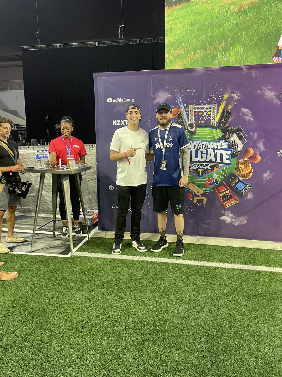 zConfuzionzz's tweet photo. @Complexity @timthetatman @Ninja @DrLupo @jordanfisher @cloakzy “+ Clockzy” ***

I’m dumb, comes from watching too much Tim &amp; Dennis Kappa 

#TatmanTailgate @cloakzy @Complexity @timthetatman https://t.co/LjnuqvbYZI