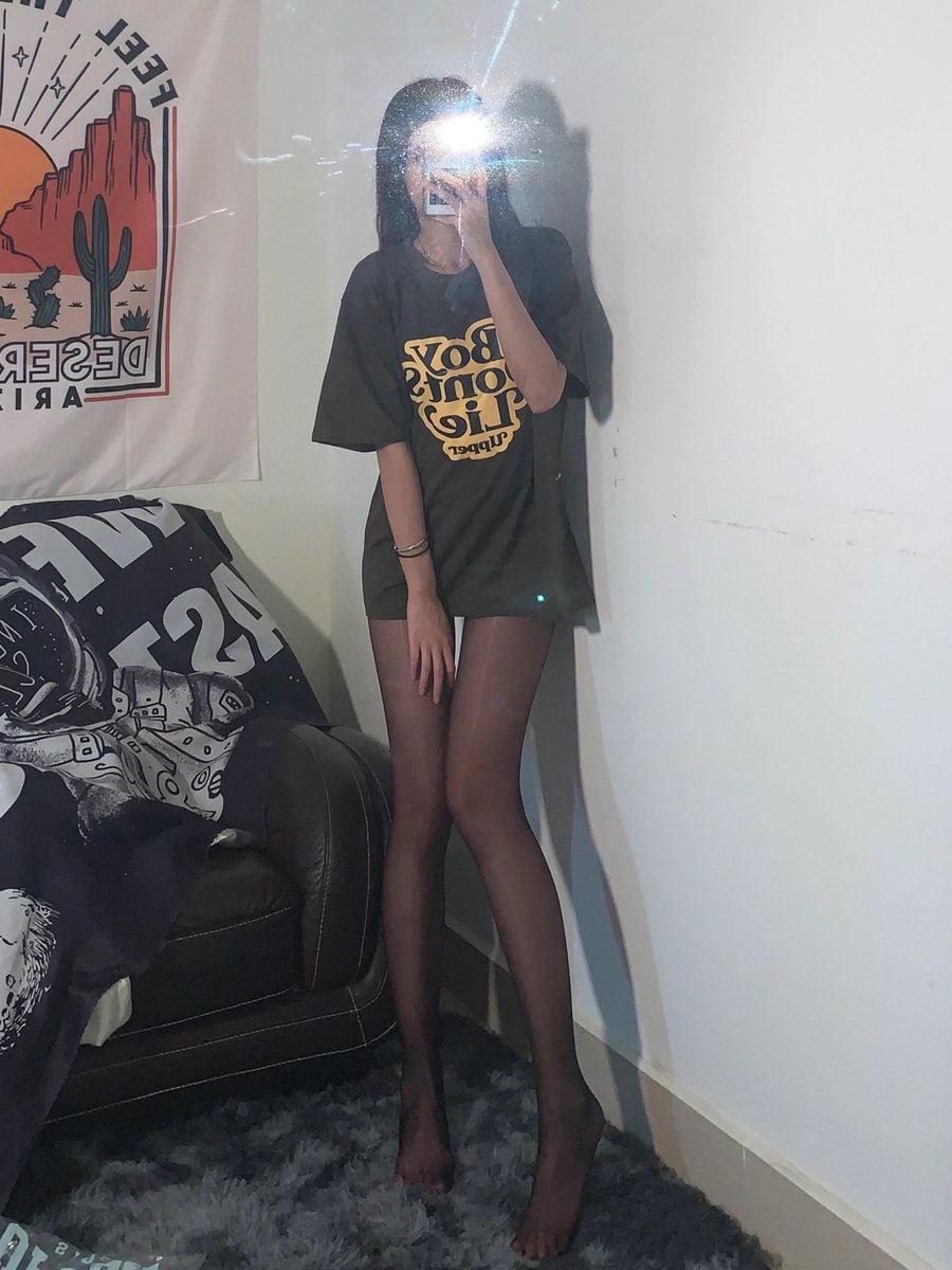 BLUESansister's tweet photo. 转发 我会在转发的人里找一个发福利哦 关注我是带着目的来的说明来意 讨厌的人就不要关注我了哦 #贵阳 #贵阳约炮 #约炮 #美腿 #足交 #口交 #学生妹 #黑丝 https://t.co/VM6diT0IWc