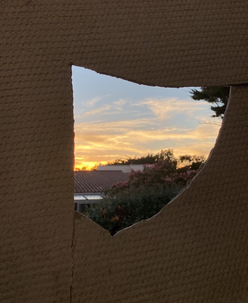 Noraadw's tweet photo. Pov tu prend tt les jours le même trou en photo https://t.co/BunNeHkGkm