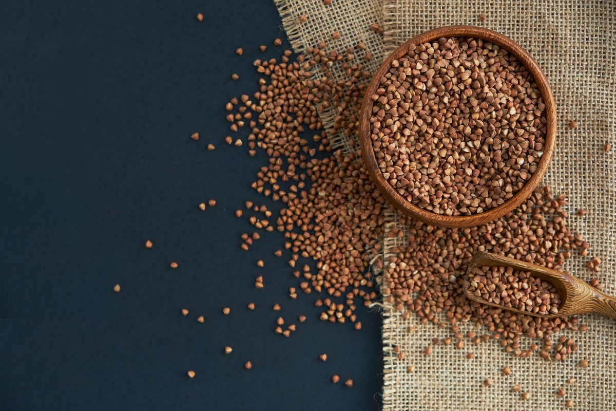 simplybuck's tweet photo. Buckwheat is more than just good for the earth. 🌎  
​
​It renews the environment in which it grows. Buckwheat accesses phosphorus and nitrogen that other plants can't access. When it decomposes it makes these nutrients available for other plants. 
​
​How cool is that! https://t.co/al538iW81U