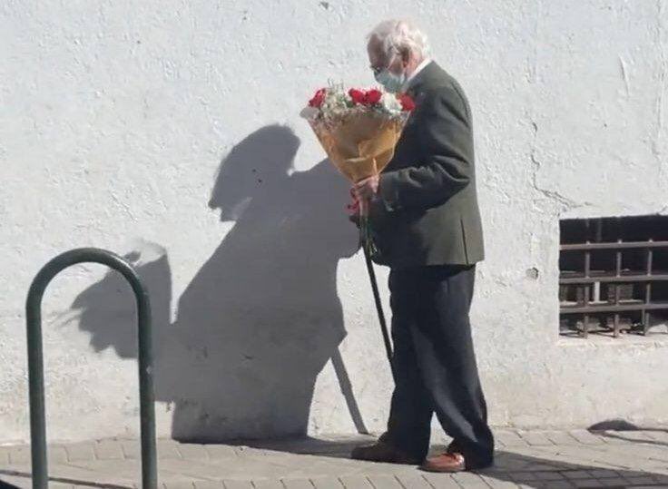 - وأنا المابيه حيَّل أحب روحي 
 شجاني وگمت أحبنک؟💕.،