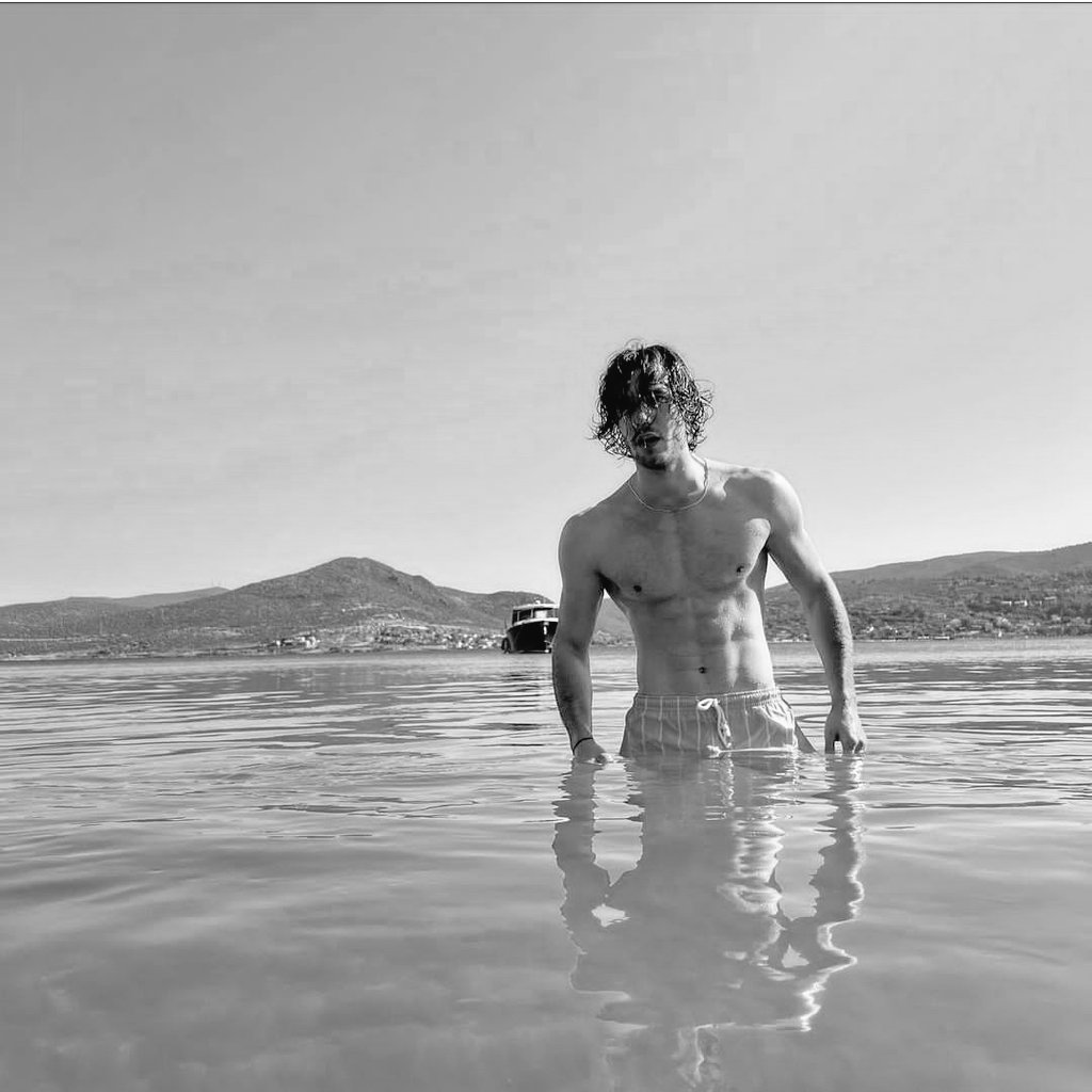 aycem__fan's tweet photo. Ladies and gentlemen award of hottest mqn in the world🫶🏻🫠
#AytaçŞaşmaz https://t.co/YjdCFkEgsz