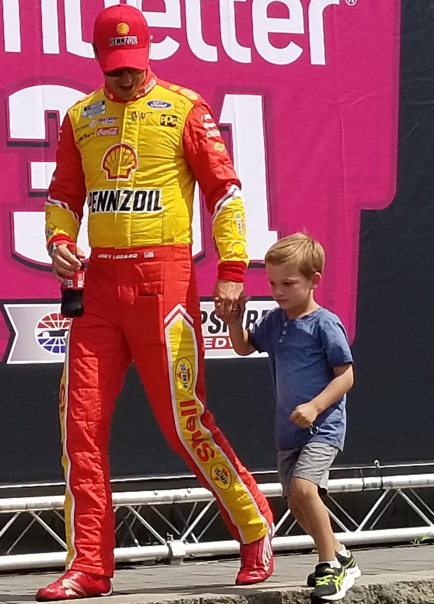 ClaireBLang's tweet photo. #DriverIntros #NHMS - @joeylogano walks with Hudson! He starts 12th
Race Broadcast @SiriusXMNASCAR Post Race Show then #DialedIn after until 10 p.m. ET https://t.co/3kcRqVpgNx