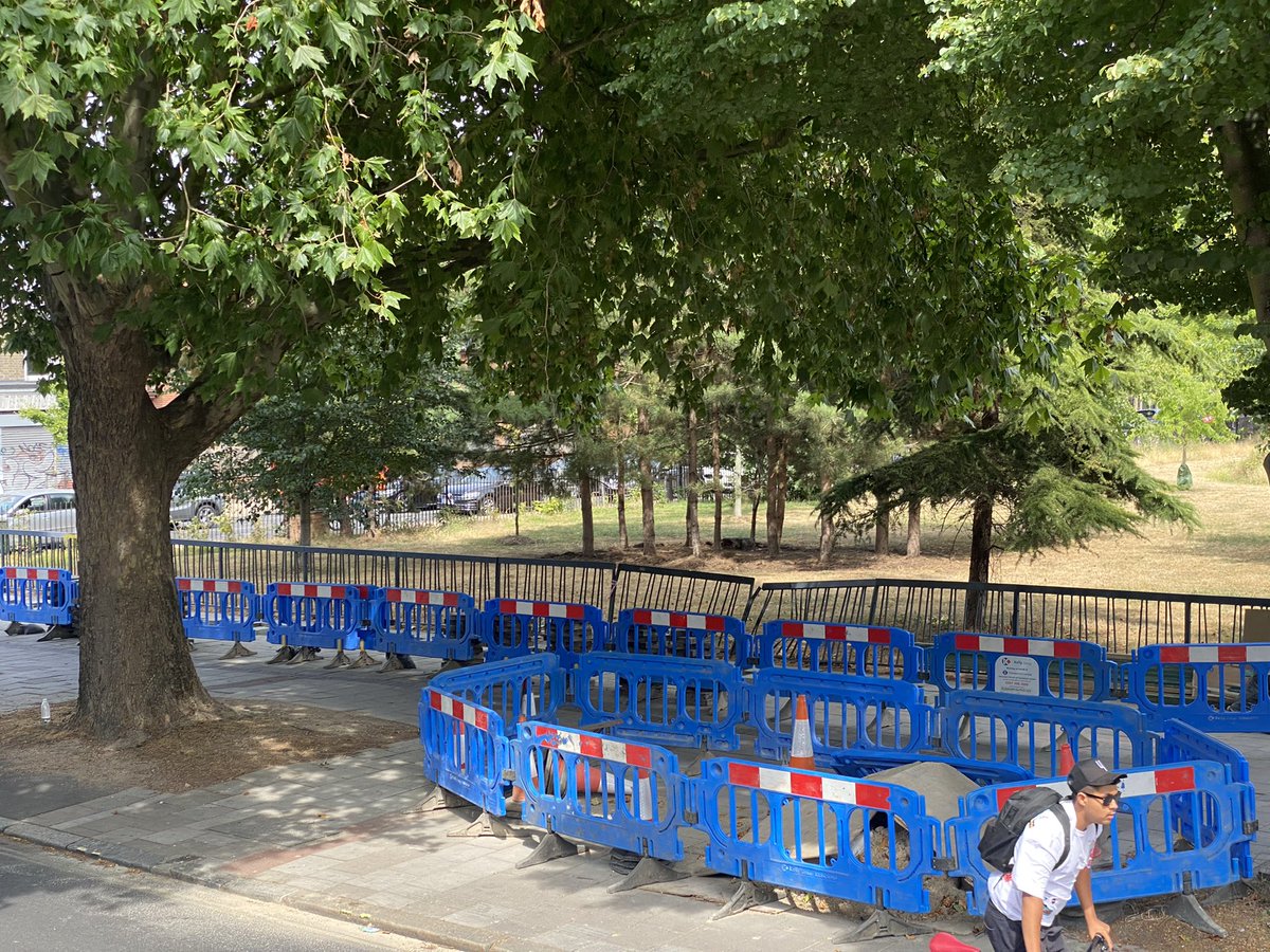 .@RoseCllr We’re really pleased to see that @lb_southwark are installing the @TfL Santander Cycle Hire Stations at Burgess Park on Camberwell Road. This has been a key project of ours for a number of years.