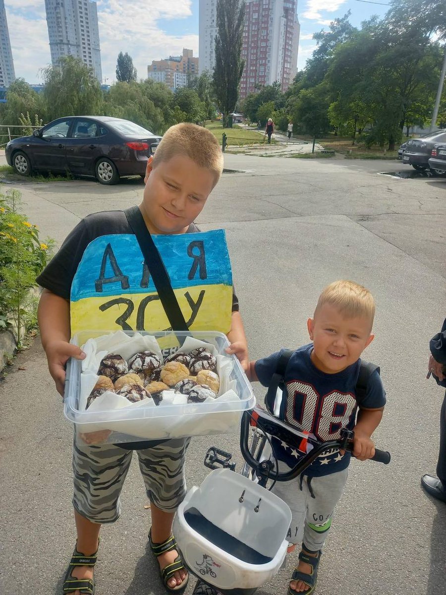 breakinglv's tweet photo. 🇺🇦 Bērni #Ukraina vāc naudu priekš savas armijas visiem iespējamiem veidiem. https://t.co/xrCKivcV9K