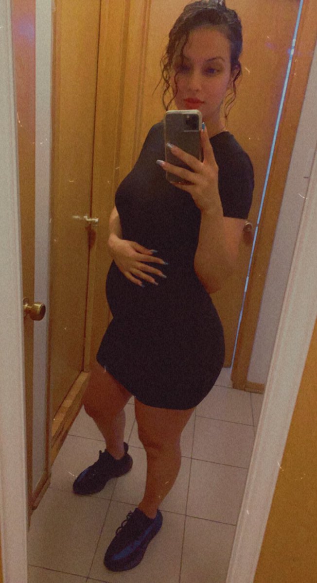 thismiss817's tweet photo. Hello week 24 💗 #pregnancyglow #bumpinit #pregnantandpretty https://t.co/B0JyDOxOHa