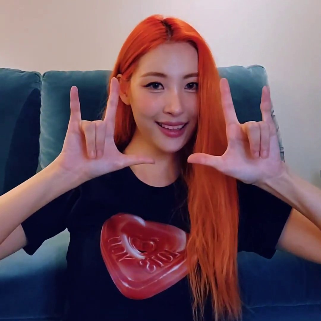 MIYA_O5O2's tweet photo. 언니... 
나, 나도 사랑해..... ☆

#선미 #SUNMI @miyaohyeah https://t.co/ncvW5nH3px
