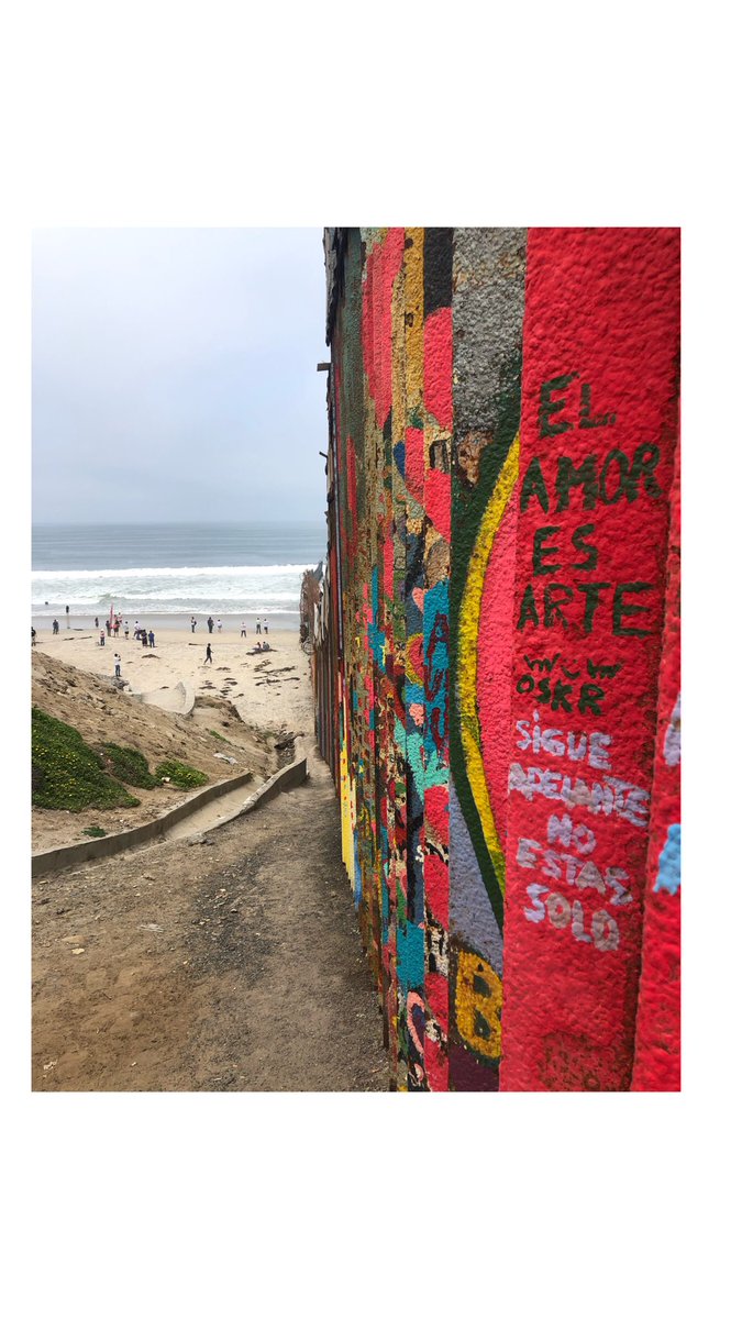 aina_coma's tweet photo. La linea en Tijuana https://t.co/JUDeaHQxCr
