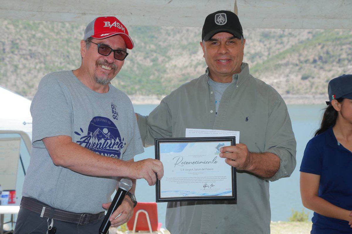JorgeSalum's tweet photo. Agradezco en la persona de Hiram Medrano Presidente del Club de Pescadores Deportivos, por el reconocimiento que hicieron entrega en marco del Torneo Calentona de Pesca Deportiva 2022 celebrado en la Presa Guadalupe Victoria. Así mismo las facilidades otorgadas por Conagua. https://t.co/qjtP16Cn0S