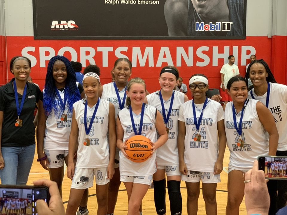 id3ntityelite's tweet photo. Congrats to our 6/7th grade girls!!! They went undefeated and won the ship in Arkansas this weekend🔥💪🏾 they came ready to play! Hard work and consistency pays off💯 https://t.co/p9R62yTMO3