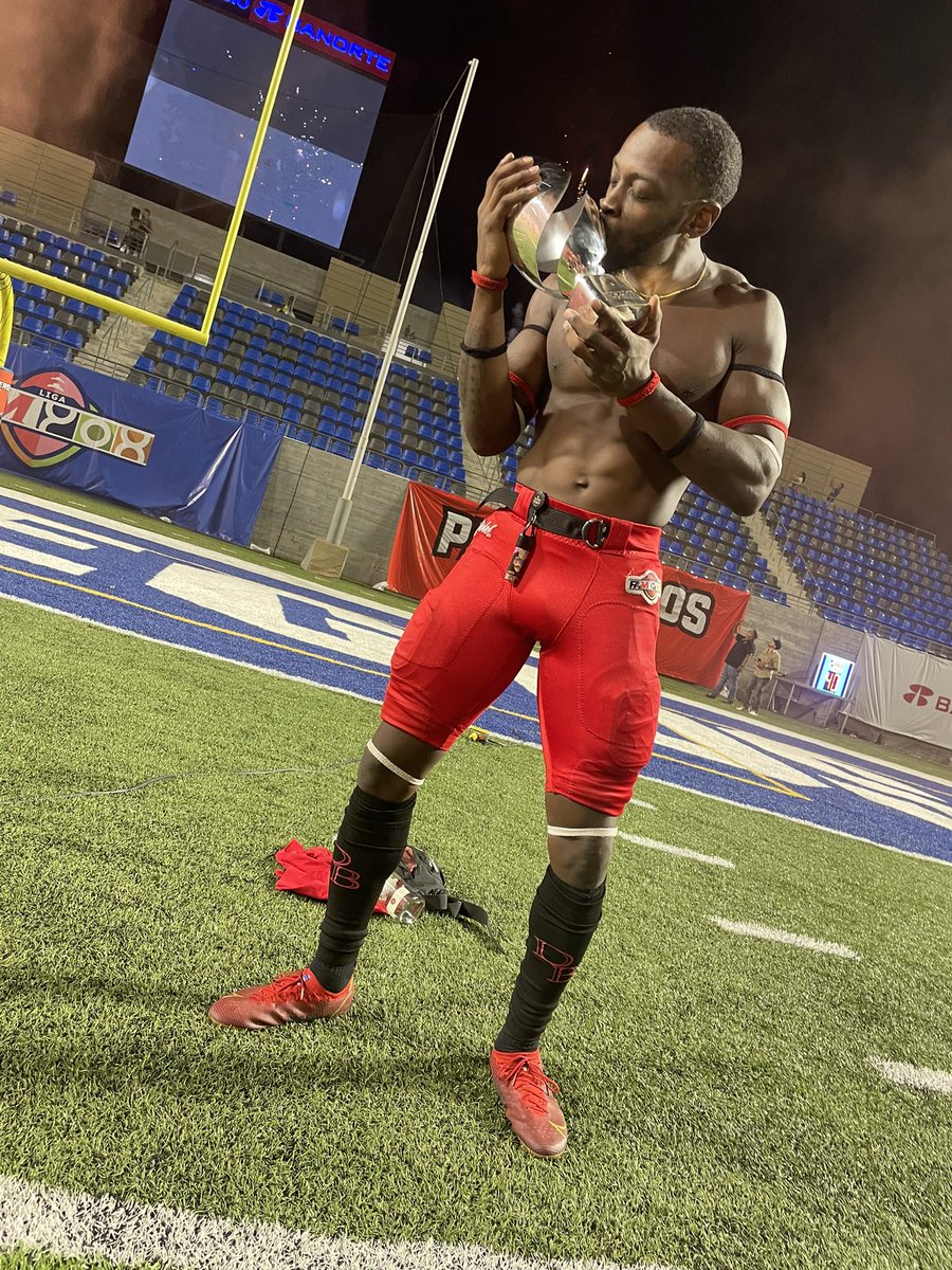 JHoward8_'s tweet photo. 2022 @Soy_FAM Champ https://t.co/x8QSU8Oxp8