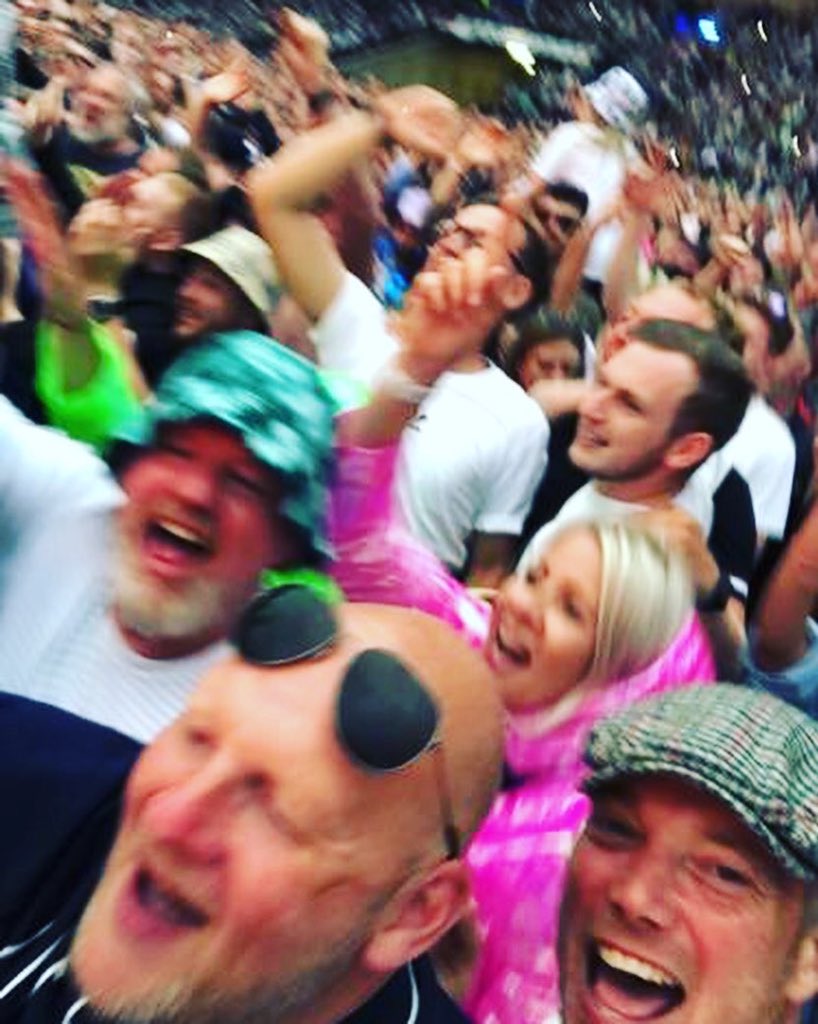 hanger_jo's tweet photo. Glasgow I love you @GerryCinnamon https://t.co/Cra6NKHIh1
