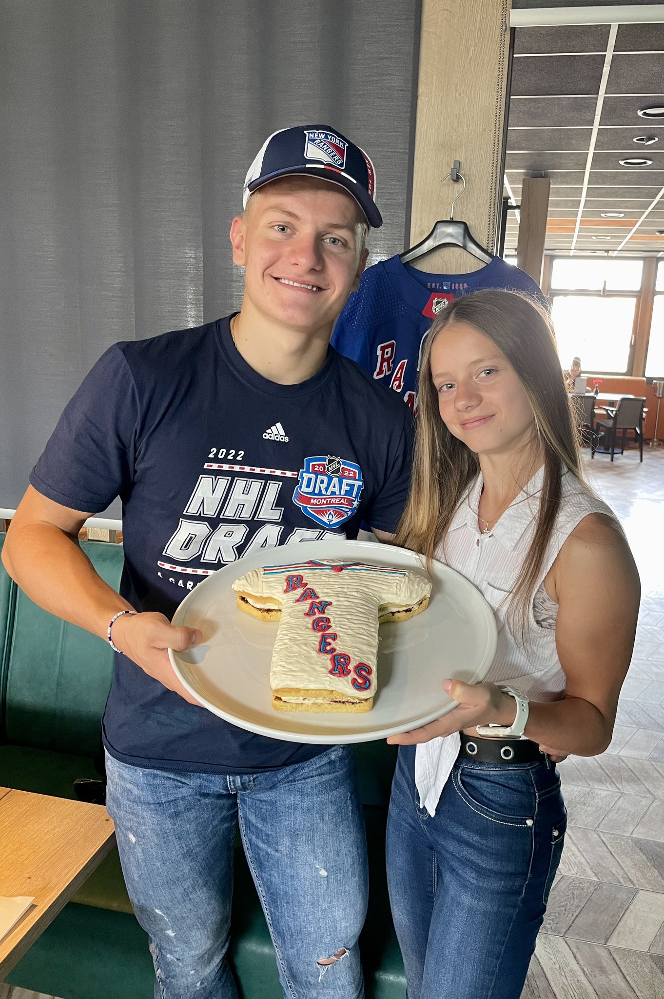 NY Rangers Hockey, Always with Cake