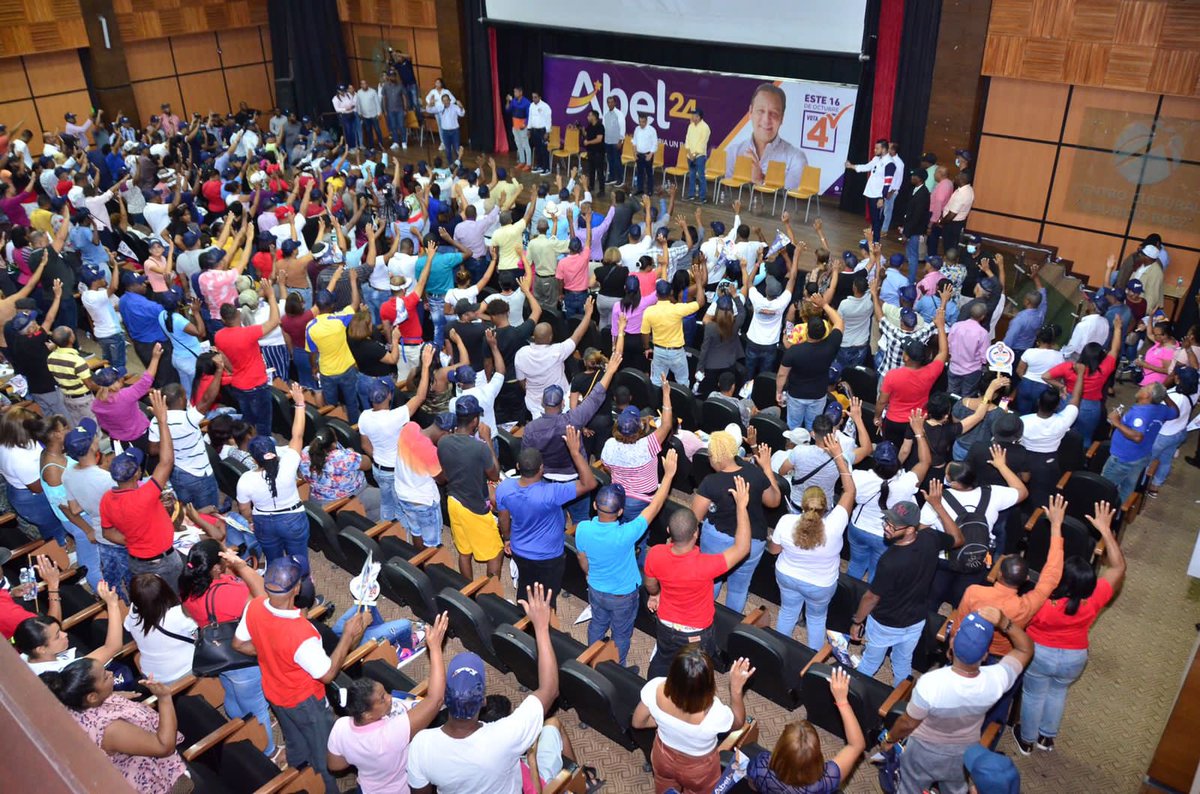 AbelMartinezD's tweet photo. ¡¡No hay pa' nadie!! ... El Distrito Nacional será recuperado por el PLD en el 2024. Unificaremos los corazones de los peledeístas y de todos dominicanos que anhelan un mejor país.
¡¡Estamos sellando la victoria!!
#ElDNesDeAbel https://t.co/2LcSfDE93V