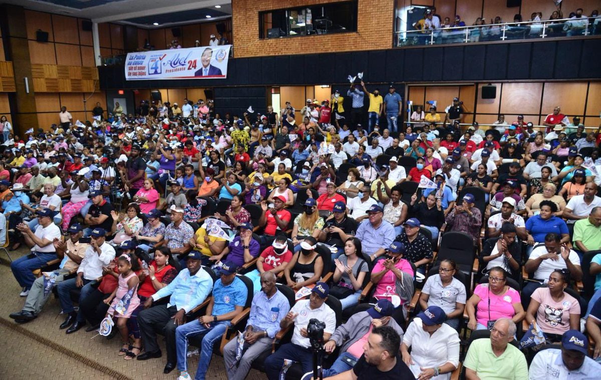AbelMartinezD's tweet photo. ¡¡No hay pa' nadie!! ... El Distrito Nacional será recuperado por el PLD en el 2024. Unificaremos los corazones de los peledeístas y de todos dominicanos que anhelan un mejor país.
¡¡Estamos sellando la victoria!!
#ElDNesDeAbel https://t.co/2LcSfDE93V