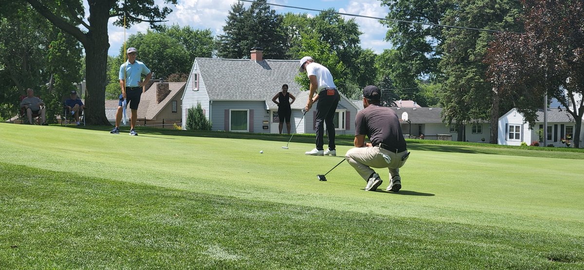 Pro Holmes putts in for birdie on the 15th.
