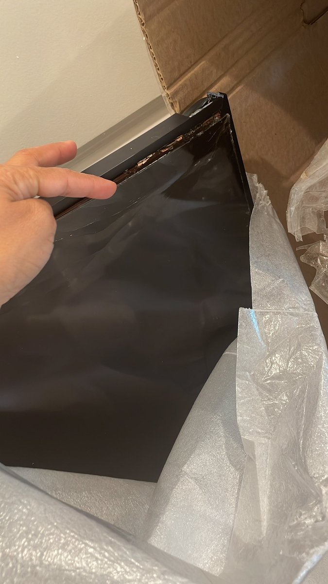 AndreaDeLahoz's tweet photo. $600 value and @FedEx @FedExOffice  just want yo pay #100. How can you explain this? 👇🏽 https://t.co/PoM2nzFaxB