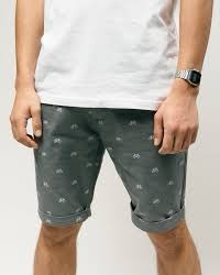 RedhillSixth's tweet photo. Hi all it’s going to be a hot Monday and Tuesday … shorts therefore will be allowed for all Year 12 if you want to wear them. Please remember water! https://t.co/OjMV27jdRe