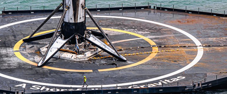 reidlewis's tweet photo. Thanks, @johnkrausphotos, for all that you do & this spectacular shot of the #Octagrabber!
Your photo highlights two umbilicals (hoses) that trail behind #Octy, one yellow & one black.
Theories?
Electricity, remote control, video, hydraulics, compressed air, fire supression? https://t.co/wtBOLm79Ru