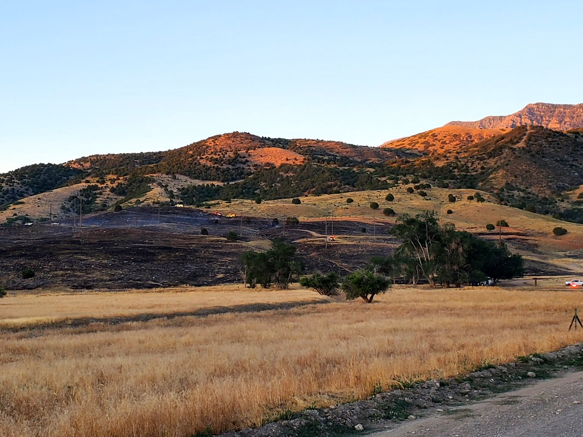 UtahWildfire's tweet photo. The #PrecisionFire was GPS’d at 76 acres this morning & 80% containment by this afternoon. Crews feel confident by this evening the fire will be fully contained. Firefighters will continue mop-up efforts & extinguish the remaining interior spots. #kmyffsl https://t.co/gItrx9dVTR