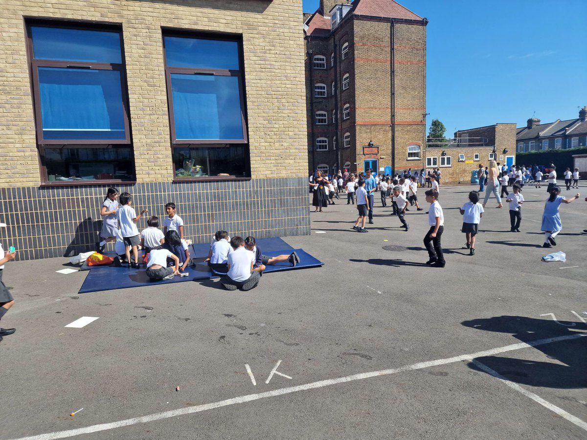 NelsonPriSchool's tweet photo. Congratulations to our year 6 pupils who organised an excellent fete on Friday to raise money for @UNICEF Great stalls #basketball #spongetheyear6pupil #facepaint  #homemadelemonade There’s still some more money to come in from washing the teachers’ cars, but £1000 raised so far! https://t.co/rCoTjQE7rN
