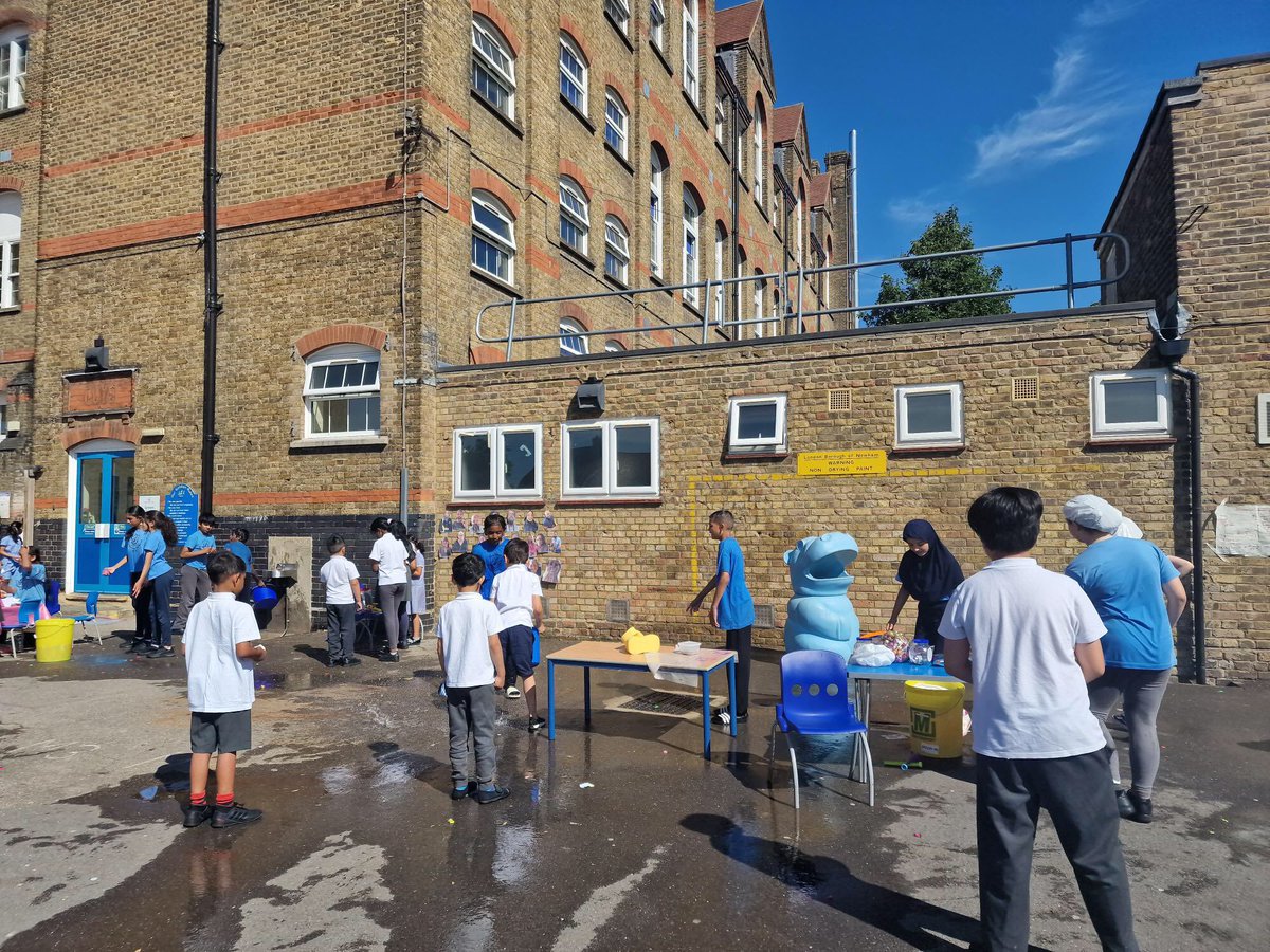 NelsonPriSchool's tweet photo. Congratulations to our year 6 pupils who organised an excellent fete on Friday to raise money for @UNICEF Great stalls #basketball #spongetheyear6pupil #facepaint  #homemadelemonade There’s still some more money to come in from washing the teachers’ cars, but £1000 raised so far! https://t.co/rCoTjQE7rN