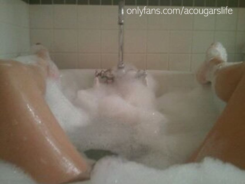 aBitSpry's tweet photo. Clawfoot Tub ...best bubble bath! https://t.co/VXBQCpE37e
