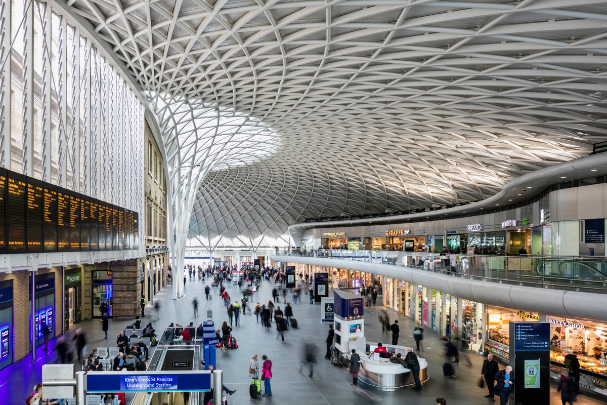 networkrail's tweet image. ⚠️ Due to the red weather warning we must close the East Coast Main Line for all locations between London King’s Cross and York and Leeds on Tuesday afternoon.

We are warning you to not travel on Tuesday:

➡️ networkrail.co.uk/stories/red-we…

#heatwaveuk @NetworkRailLDS @NetworkRailKGX