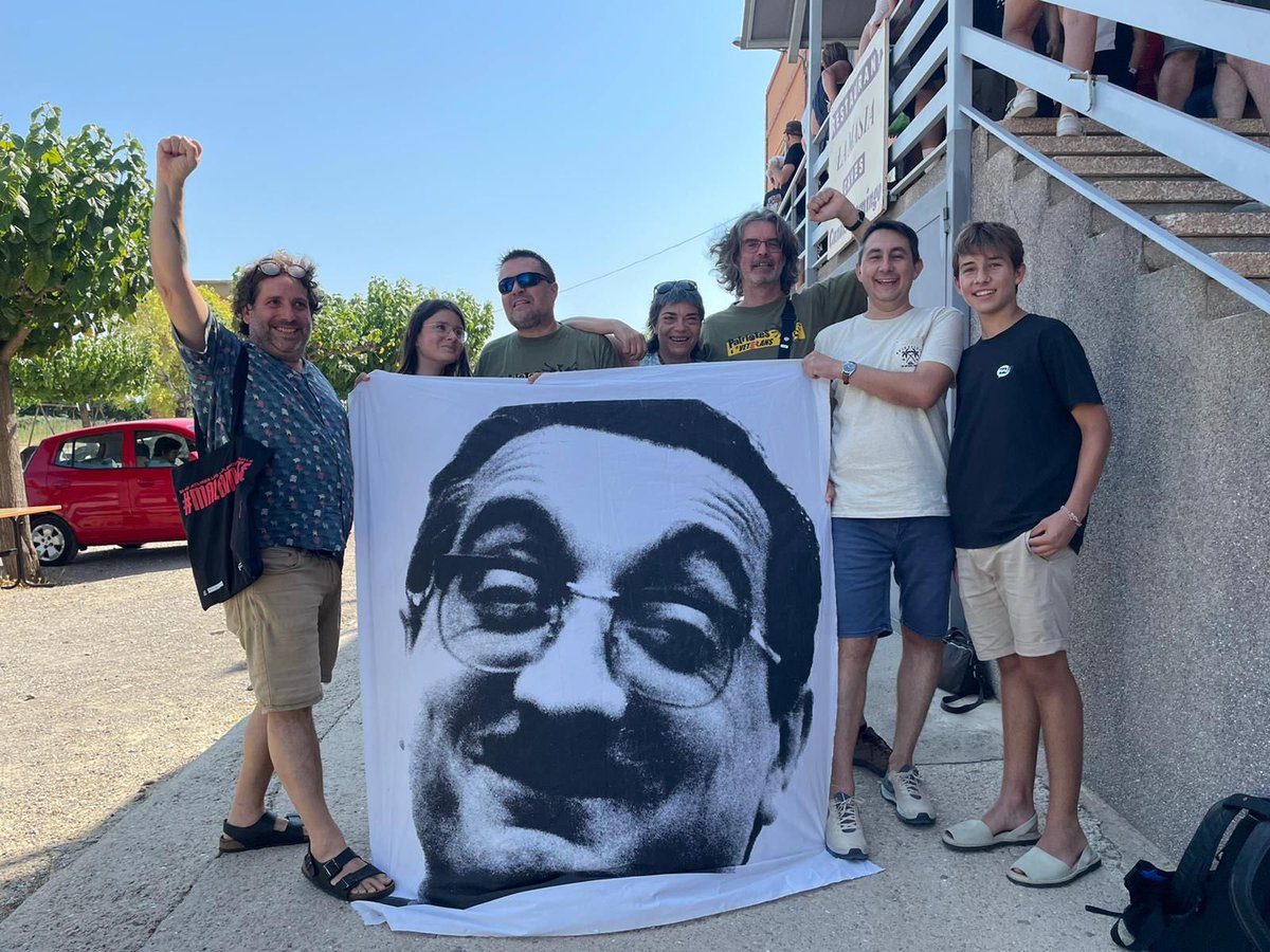 Ahir <a href="/JoventRepublica/">Joventuts d’Esquerra Republicana</a> celebrava els 25 anys de <a href="/acampadajove/">Acampada Jove</a> . Ahir uns q amics vàrem recordar la primera acampada. <a href="/cescpoch/">Cesc Poch i Ros</a> <a href="/Npelay/">nVria Pelay 🎗</a> <a href="/MarcNyf/">Marc Clotet</a>….., sempre <a href="/JoanFusterPV/">Joan Fuster</a>