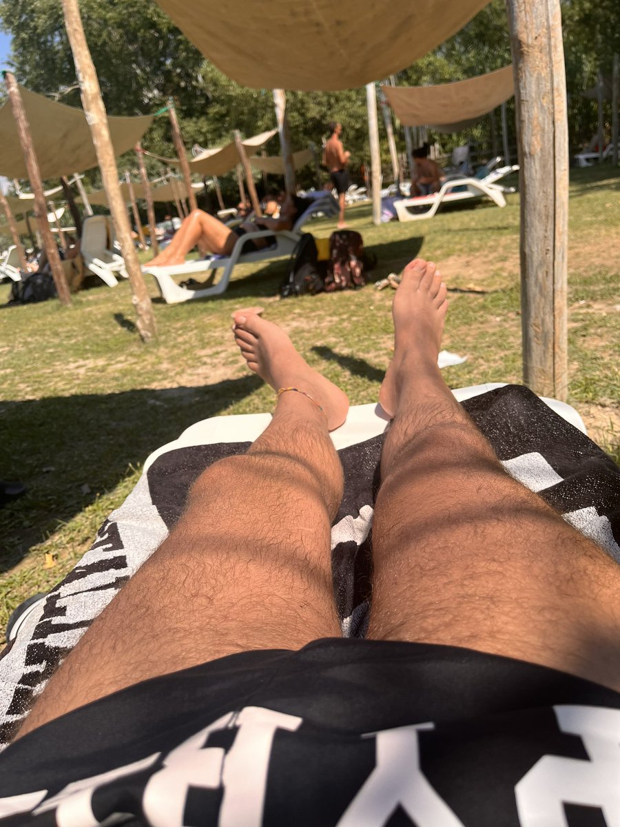 savy0785's tweet photo. #feetoftwitter #feetlovers #gay #gayitalian #relax #feet https://t.co/yPnVHDrGHn