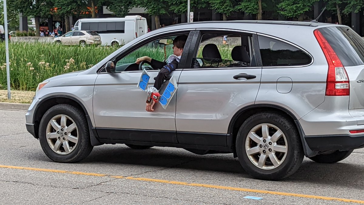 talflick's tweet image. I love Anime North cause it's the only place you can see Seto Kaiba driving a Honda C-RV.