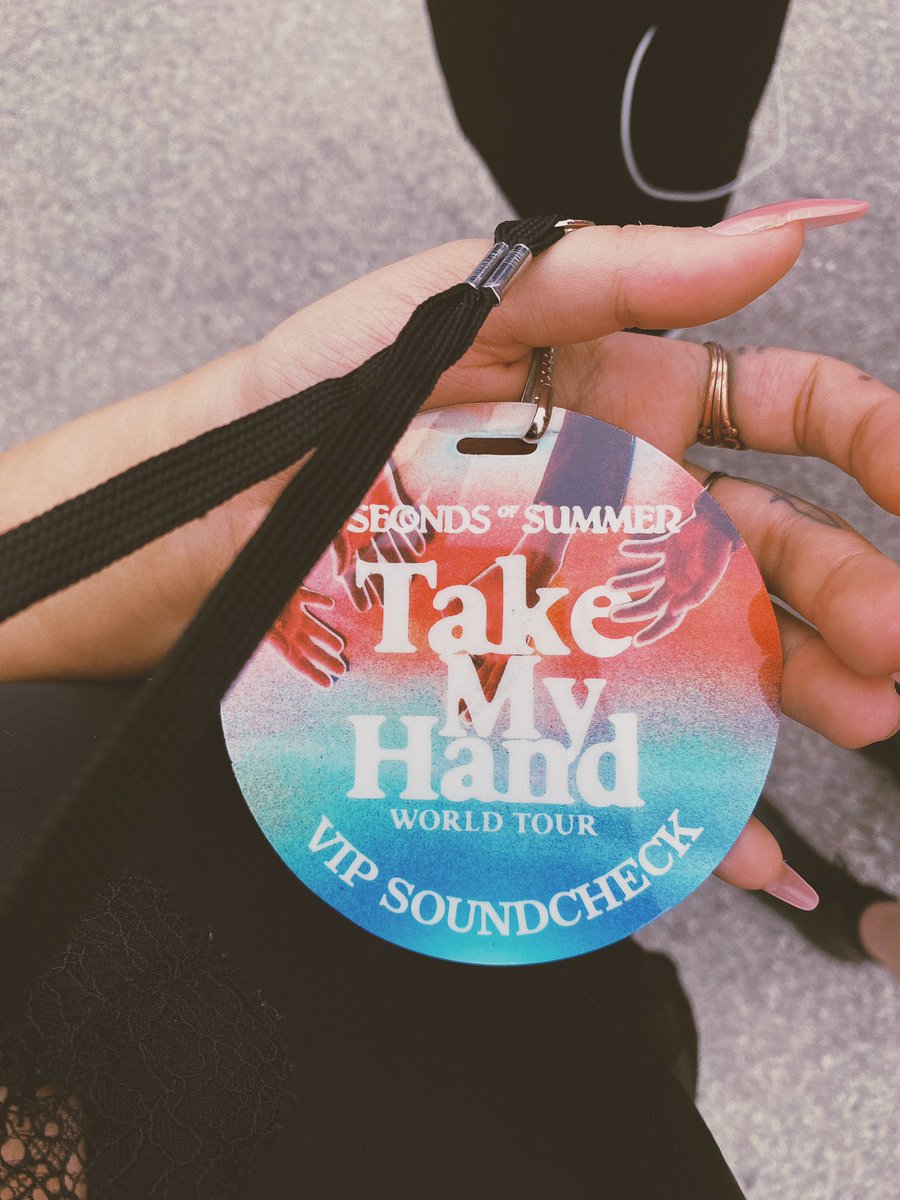 morissomewhere's tweet photo. #TakeMyHandChicago #VIPsoundcheck https://t.co/PpfkRD6YkV