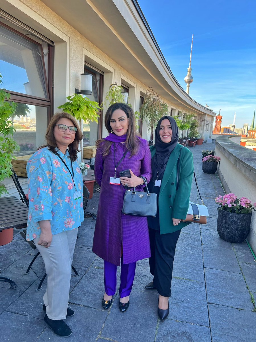 SyedaHadika's tweet photo. Pakistan’s delegation at 13TH PETERSBERG CLIMATE DIALOGUE (PCD13). #climatechange #PCD13 #petersbergdialogue #Adaptation #LossAndDamage #Pakistan #womenpower https://t.co/JjgY3ILwFa