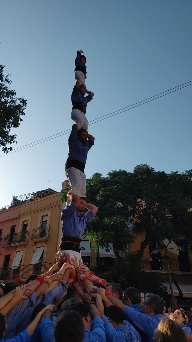 Marrecs's tweet image. Avui hem estat a la #FMPalafrugell acompanyats dels @SagalsdOsona, i hi hem fet 2 pd4, 4d7, 5d7, 4d7ag, pd5 i 2 pd4. Moltes gràcies per comptar amb nosaltres, @ajpalafrugell! 
#juliolmarrec #castellers #AmbTuMés