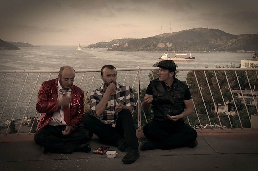 "Yine eskisi gibi olsun istiyorum. Ben eskiyi çok özlüyorum." 
(Leyla ile Mecnun)