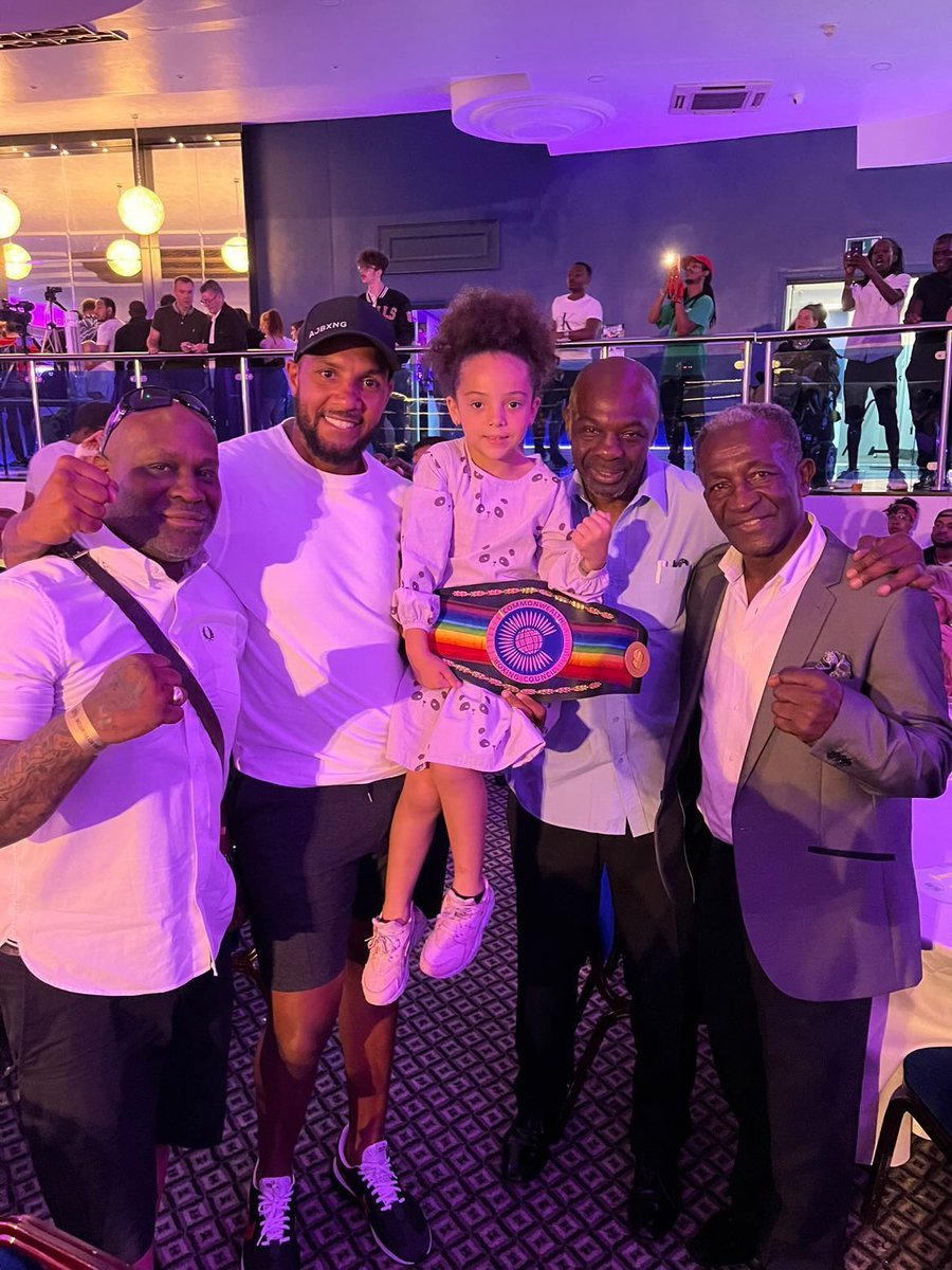 wadicamacho's tweet photo. #BabyCamacho is surrounded by #champions everywhere she goes โค๏ธ.
#commonwealthtitle #TeamCamacho
@jamescookmbe , Maurice Hope and Darren Dyer ...
Great Boxing show @badboy_promotions a great night. #BOXING https://t.co/Yp3cOfHv37