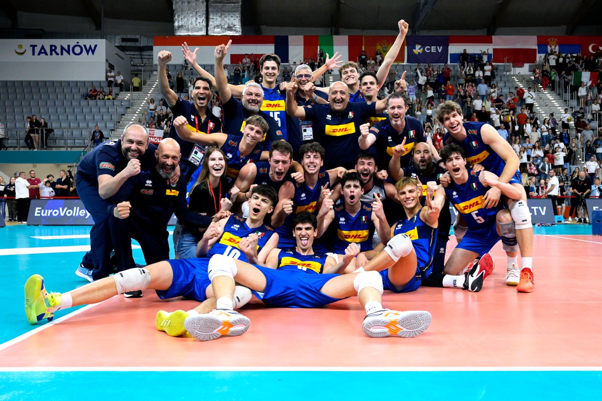 It's a golden day for Italy! ☀️🤩

#EuroVolleyU18M - Gold 🥇💛

#VNL2022 Women's - Gold 🥇💛

#EuroVolleyU22M - Gold 🥇💛

3/3 championships so far. Rooting for the #EuroVolleyU22W girls to clinch the gold as well!

🇮🇹 FORZA ITALIA 🇮🇹