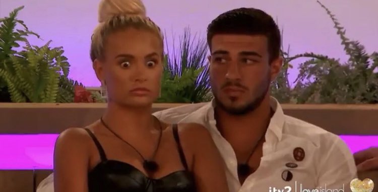 now why is deji throwing ekin su under the bus??? #loveisland