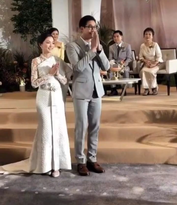 tingdara6's tweet photo. เฮียมีความสุขแหละดูออก😆🥰
อีกหนึ่งโมเมนต์น่ารักๆ “เวียร์ “ 
“วิกกี้” 💑💍

#เวียร์ศุกลวัฒน์ #เวียร์วิกกี้ 
#เจ้าบ่าวเจ้าสาว
#ติ่งดารา
#ติดตามติ่งดาราเพิ่มเติมทางช่องยูทูป : ติ่งดารา https://t.co/icRTndNAR6