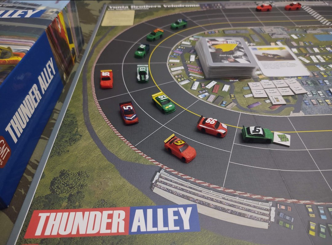 QGbustilho's tweet photo. #nascarnobandsports Pausa no Boardgame aqui no QG Bustilho para assistir a #NASCAR no #BANDSPORTS #go19 https://t.co/4KaIgwu1cz