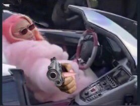 TThotline's tweet photo. LEAVE EKIN-SU ALONE LUCA AND ANDREW WTF LEAVE HER ALOOOONNEEEE #loveisland https://t.co/rC9bB8fhIm