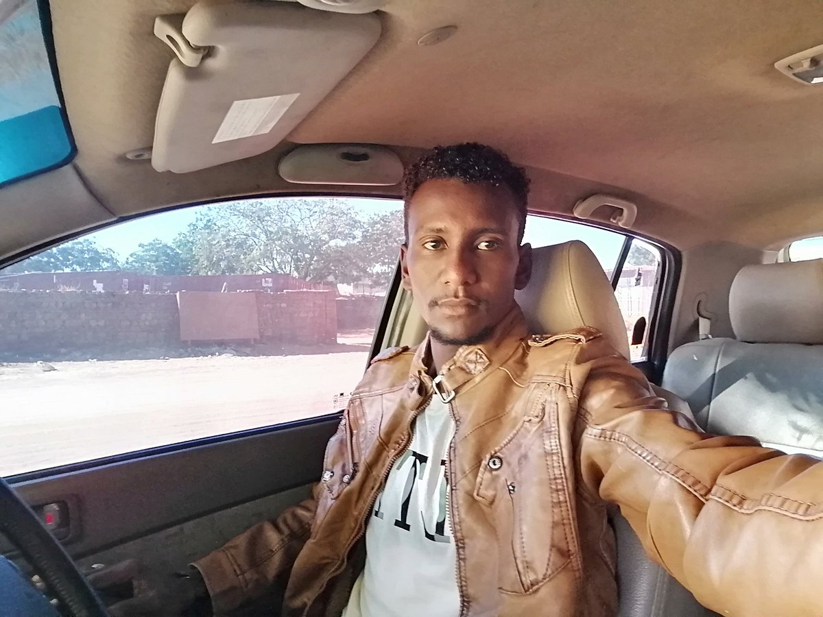 أسعد من تحب و ابتسم لمن حولك و تواضع للجميع ف الحياة بسيطة جدًا..🌸💛 لذلك أكرموا من تحبون بكلمات جميلة،وأفعال أجمل، 
أرواحنا خُلقت لِفترة من الزمن و سترحل.❤