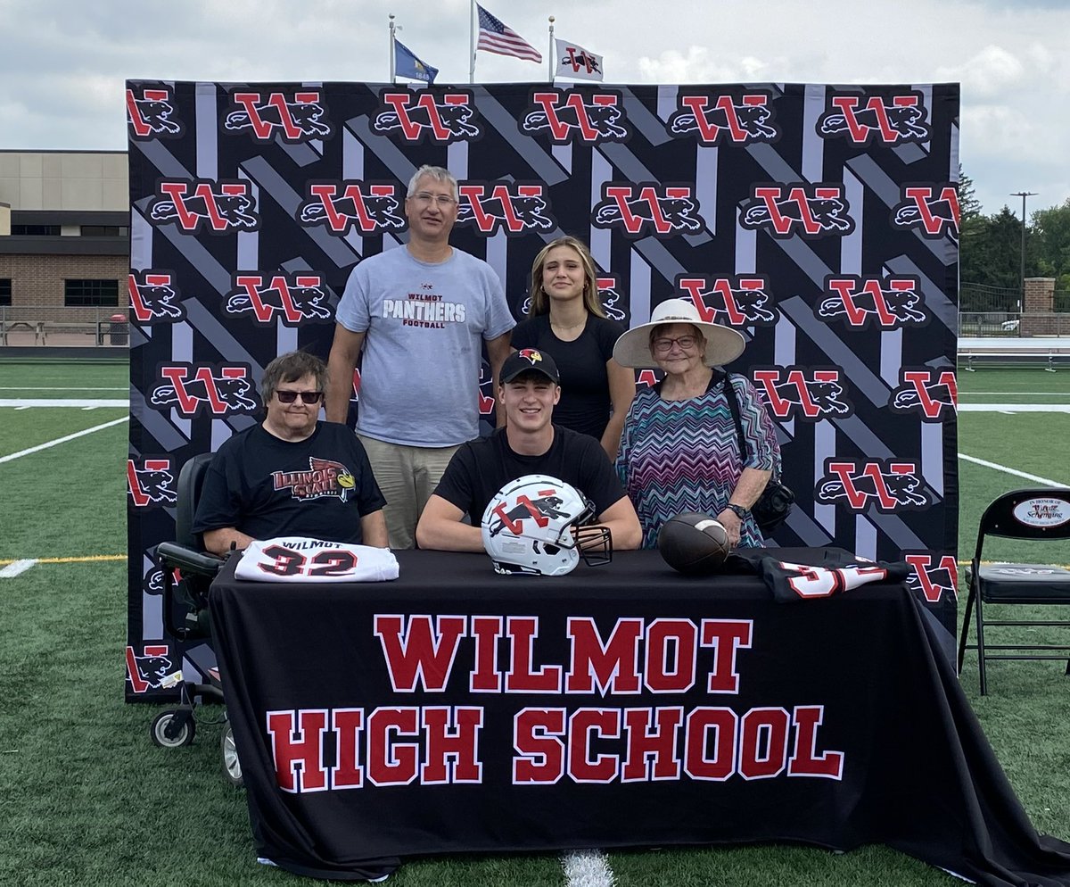 32AnthonyCorona's tweet photo. ⬜️Committed🟥 Can’t wait till be a RedBird!!!!!
 @RedbirdFB @CoachNiekamp 
 @Wilmot_Football @coachsquare https://t.co/altqFlEkwT