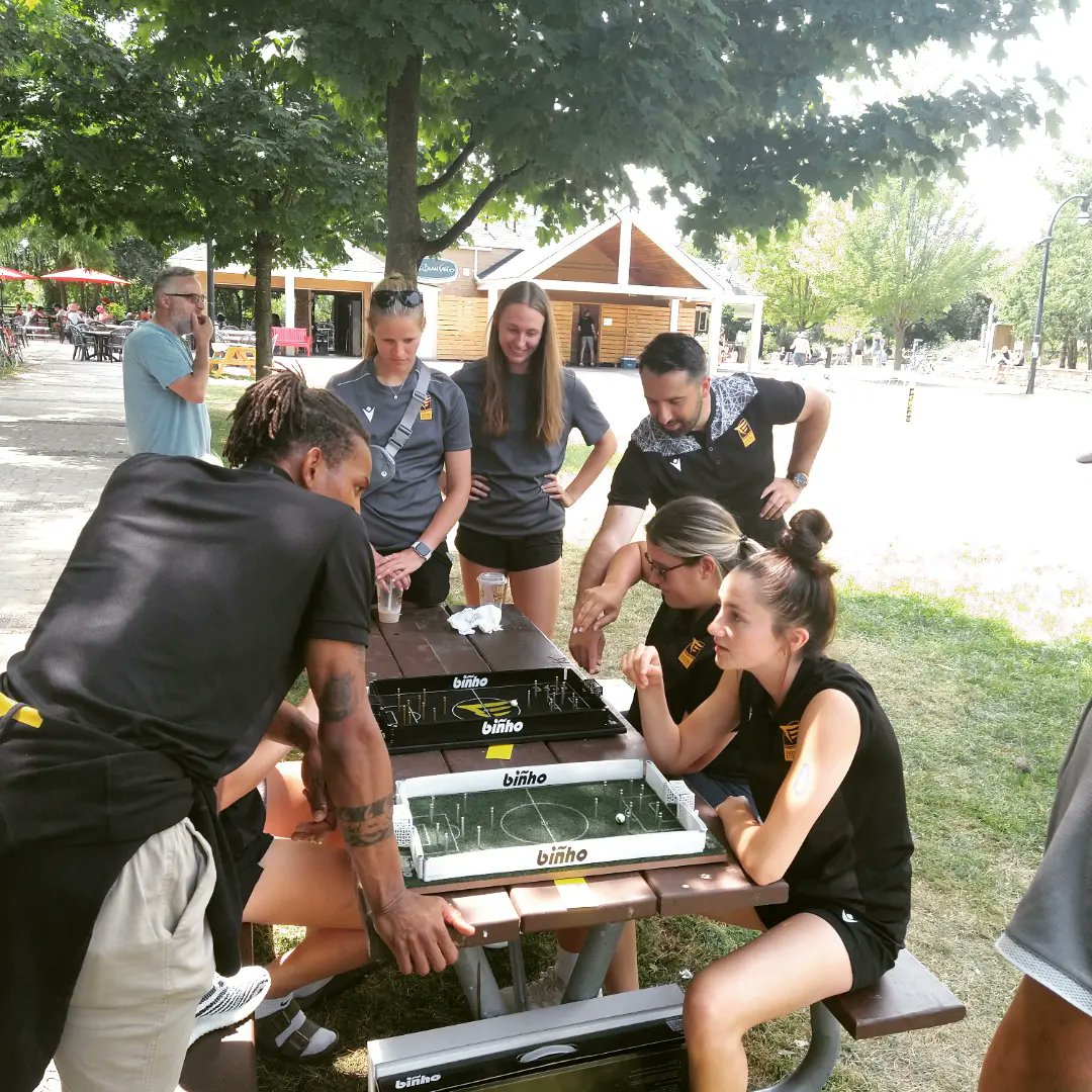 The <a href="/ElectricCityFC/">Electric City Football Club</a> professional <a href="/binhoboard/">Biñho Board</a> team??? The players seemed to love it! 

Thanks to all the players for the meet and greet today at the <a href="/silverbeancafe/">Silver Bean Cafe</a>

#WeAreECFC <a href="/L1OWomens/">League1 Ontario, Women’s Division 🇨🇦</a> <a href="/L1OMens/">League1 Ontario, Men’s Division 🇨🇦</a>