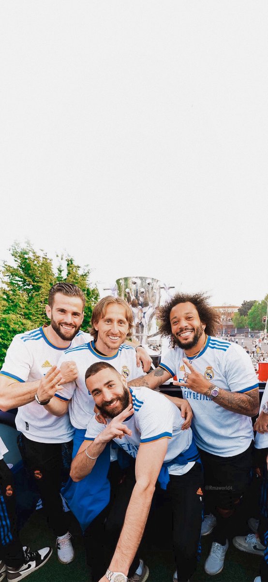 ثريد جديد | خلفيات لريال مدريد من تصميمي 🫶🏻🤍

أستمتع 👇🏻