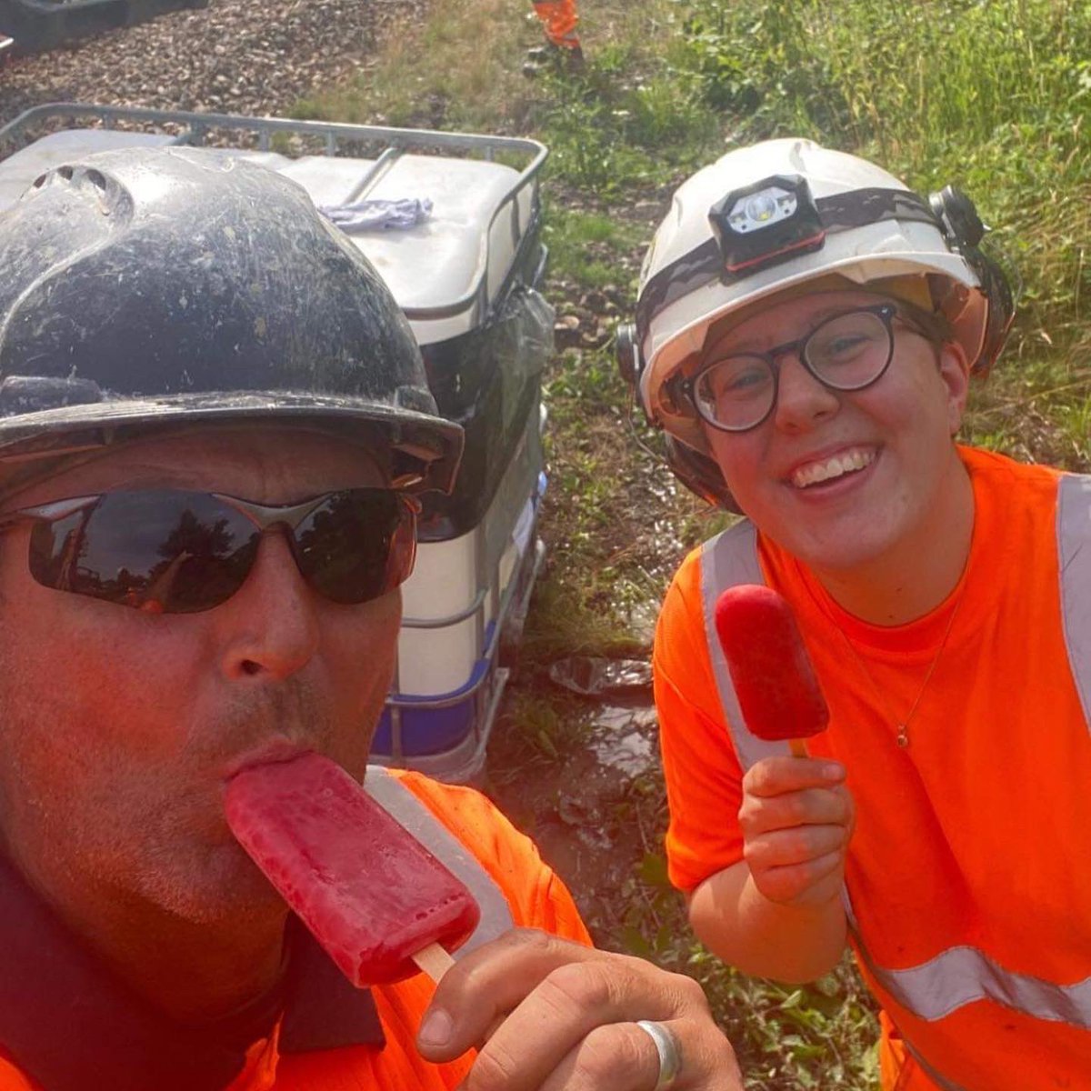 worstlungs's tweet photo. 52hr rail blockade ✅ Smashed it. #engineering365 https://t.co/ETUOqqTCa4